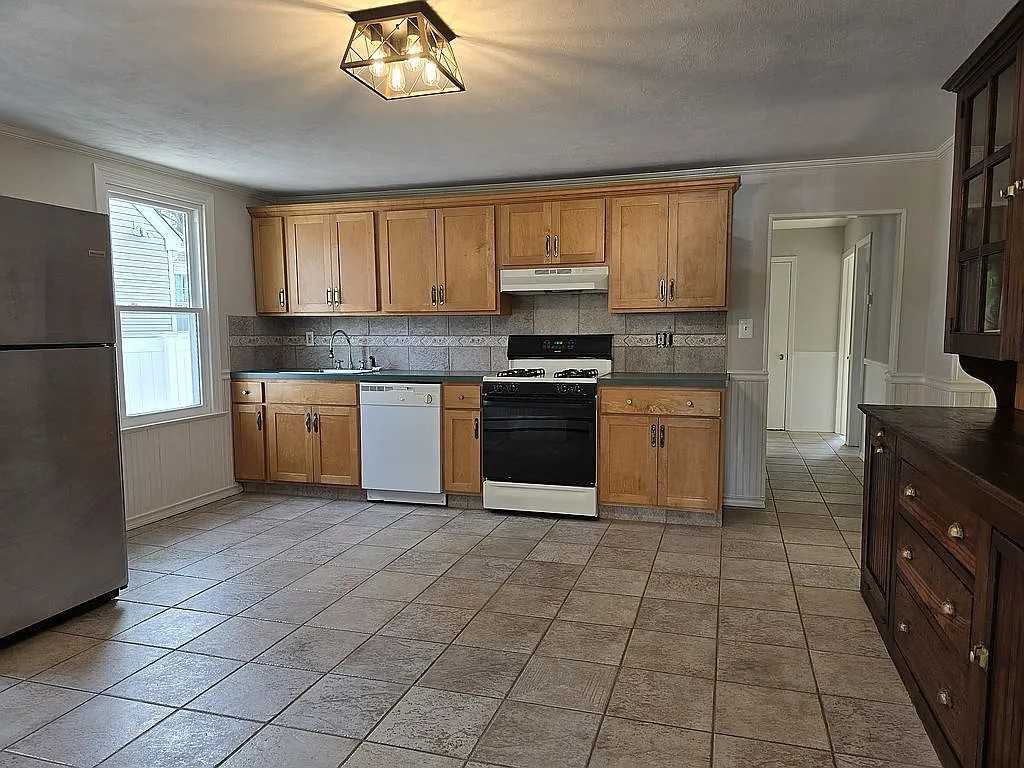 84 Rollstone Ave #NA - Photo 5 of 11