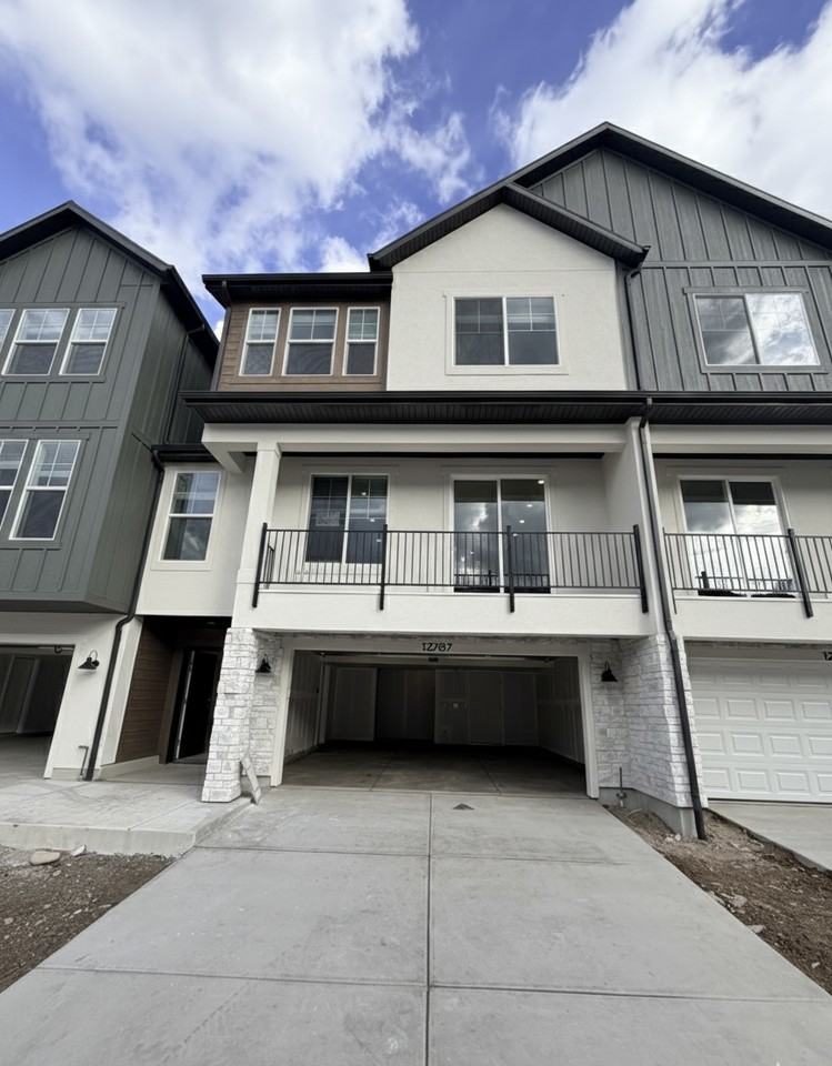 12707 S Martle Fls Cv #2016 - Photo 2 of 12