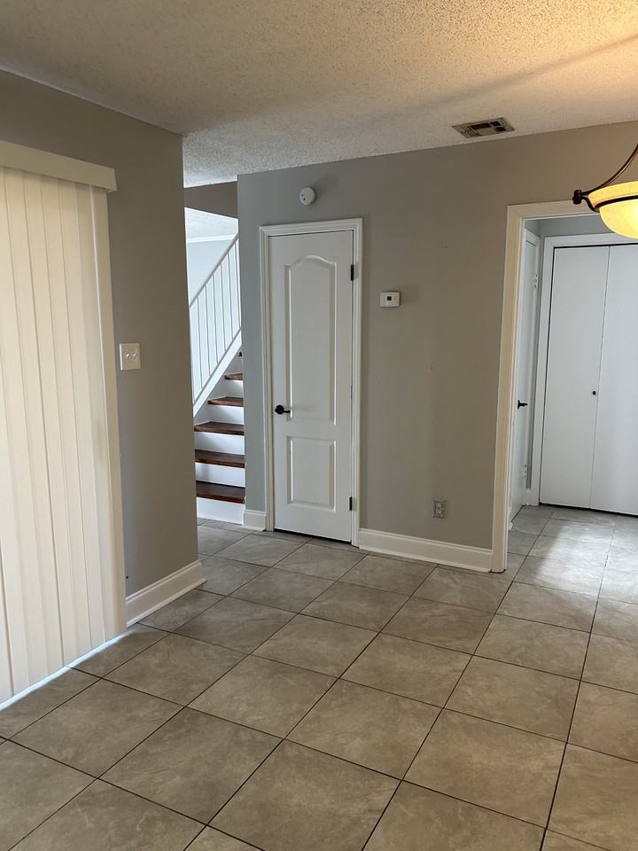 300 Elks Cv #3 - Photo 3 of 10