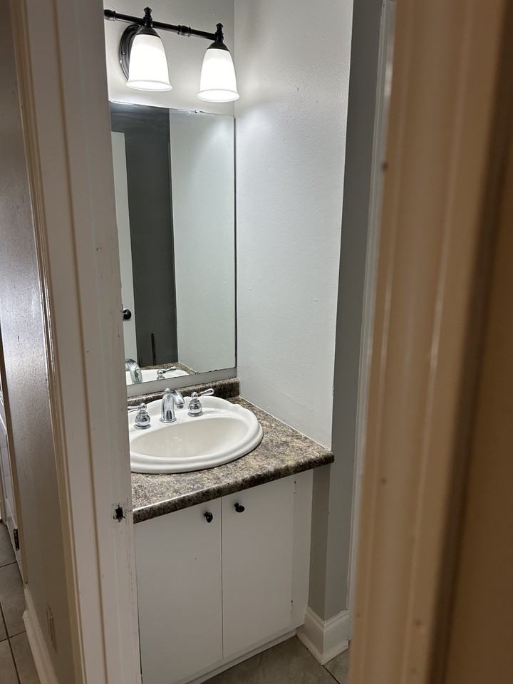 300 Elks Cv #3 - Photo 4 of 10