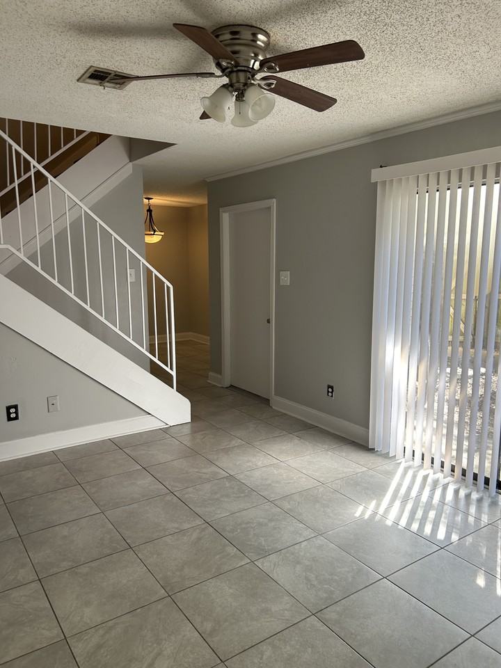 300 Elks Cv #3 - Photo 6 of 10