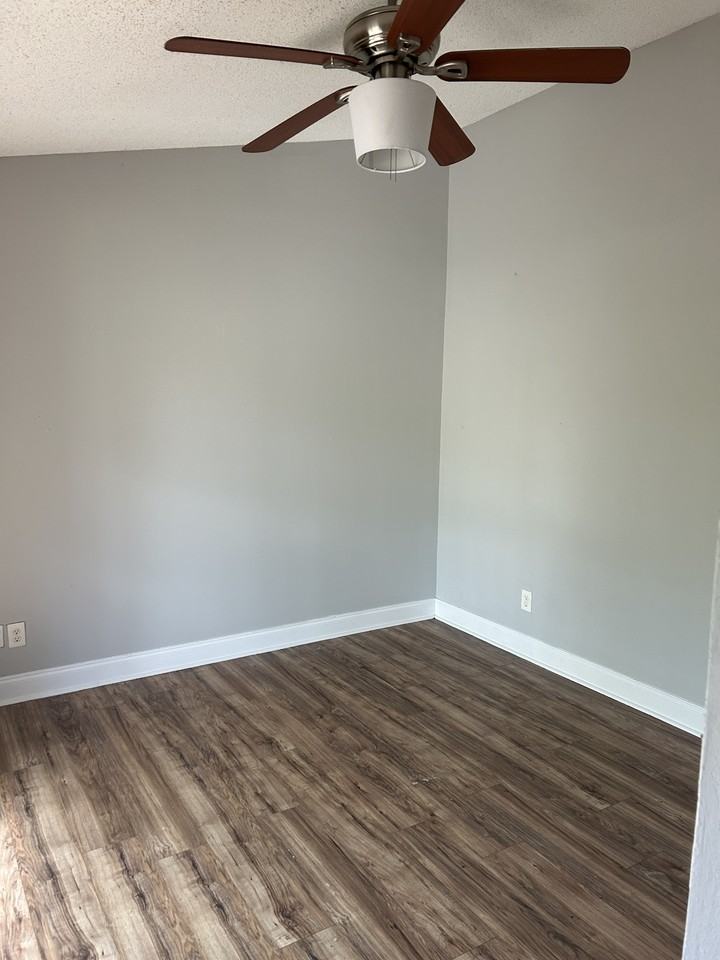 300 Elks Cv #3 - Photo 7 of 10