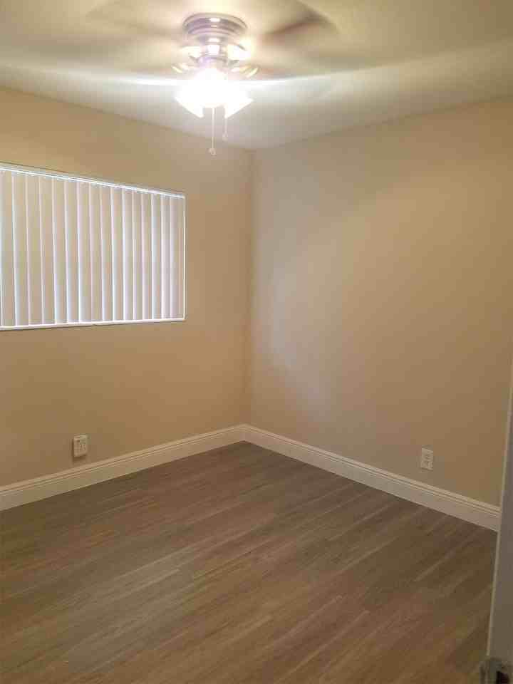 1020 NE 17th WayUnit 5 #5 - Photo 4 of 8