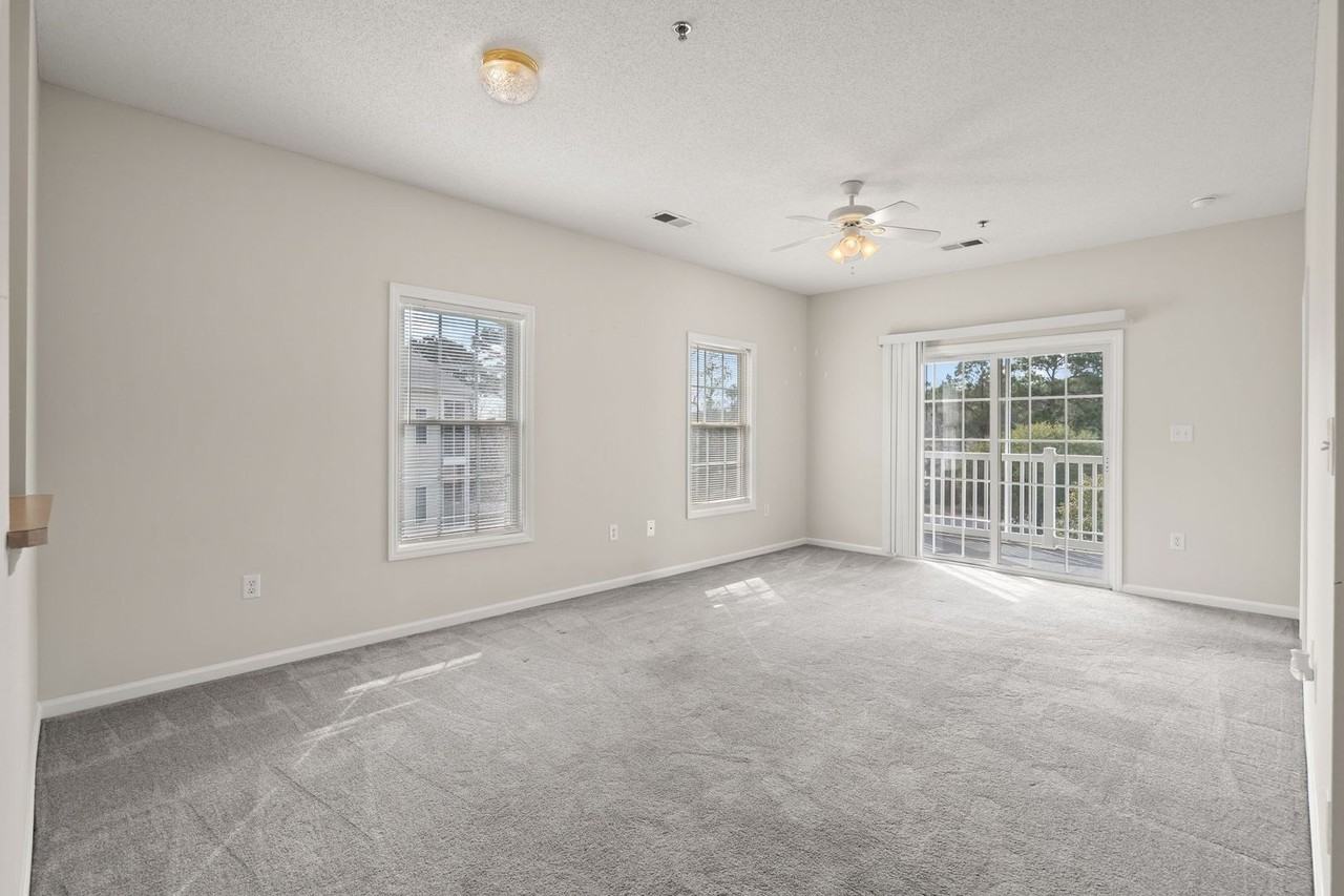 2080 Cross Gate Blvd - Photo 5 of 50