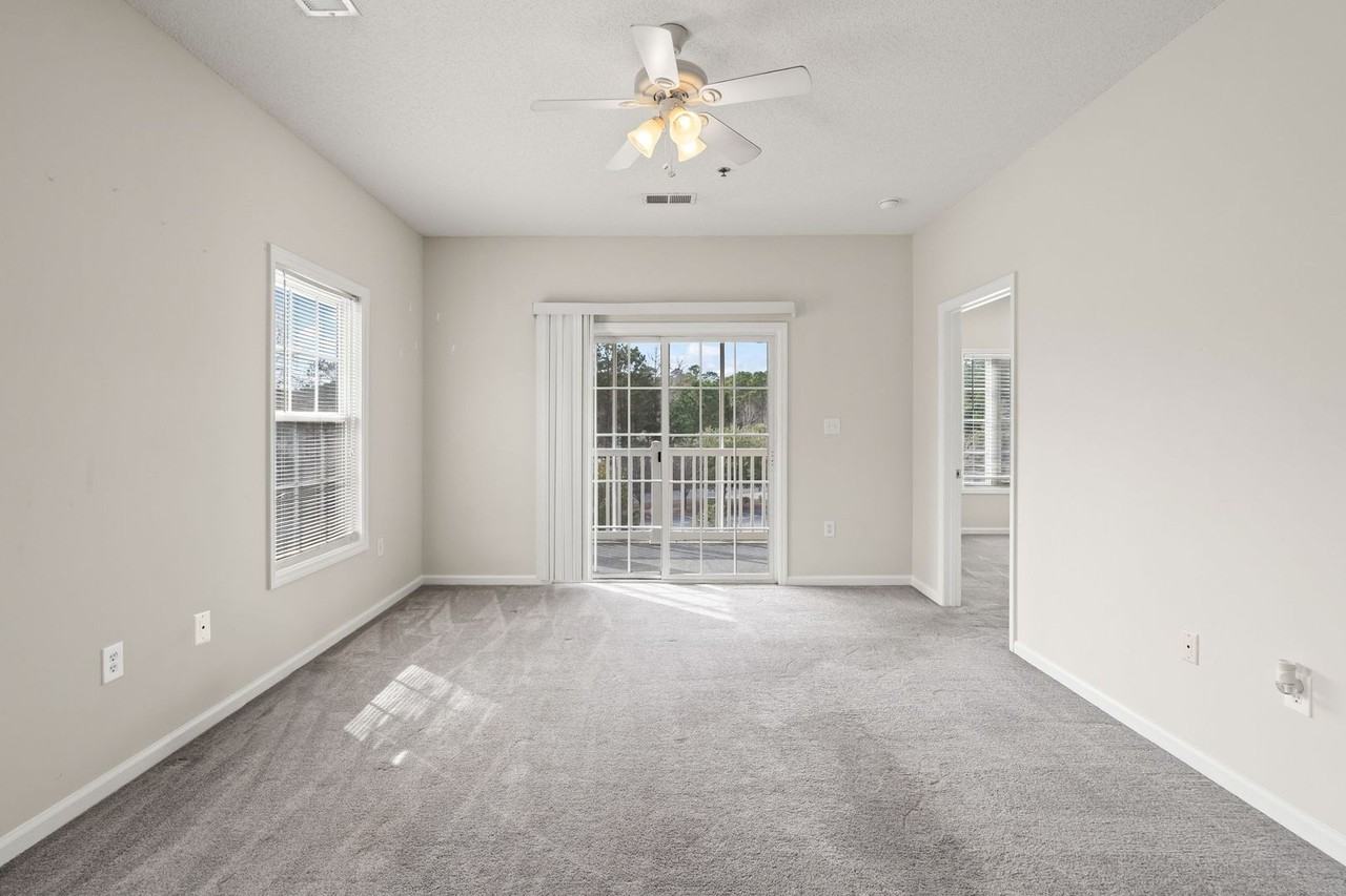 2080 Cross Gate Blvd - Photo 6 of 50