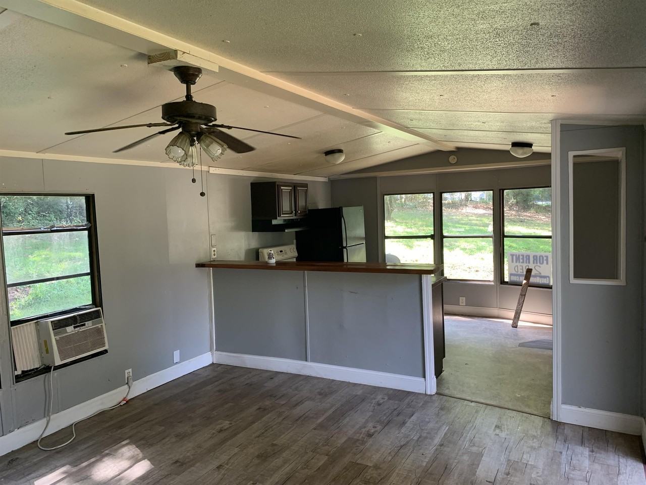 6855 Skyview Dr Se - Photo 2 of 5