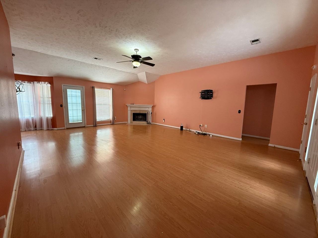 409 Britt Ln - Photo 5 of 22