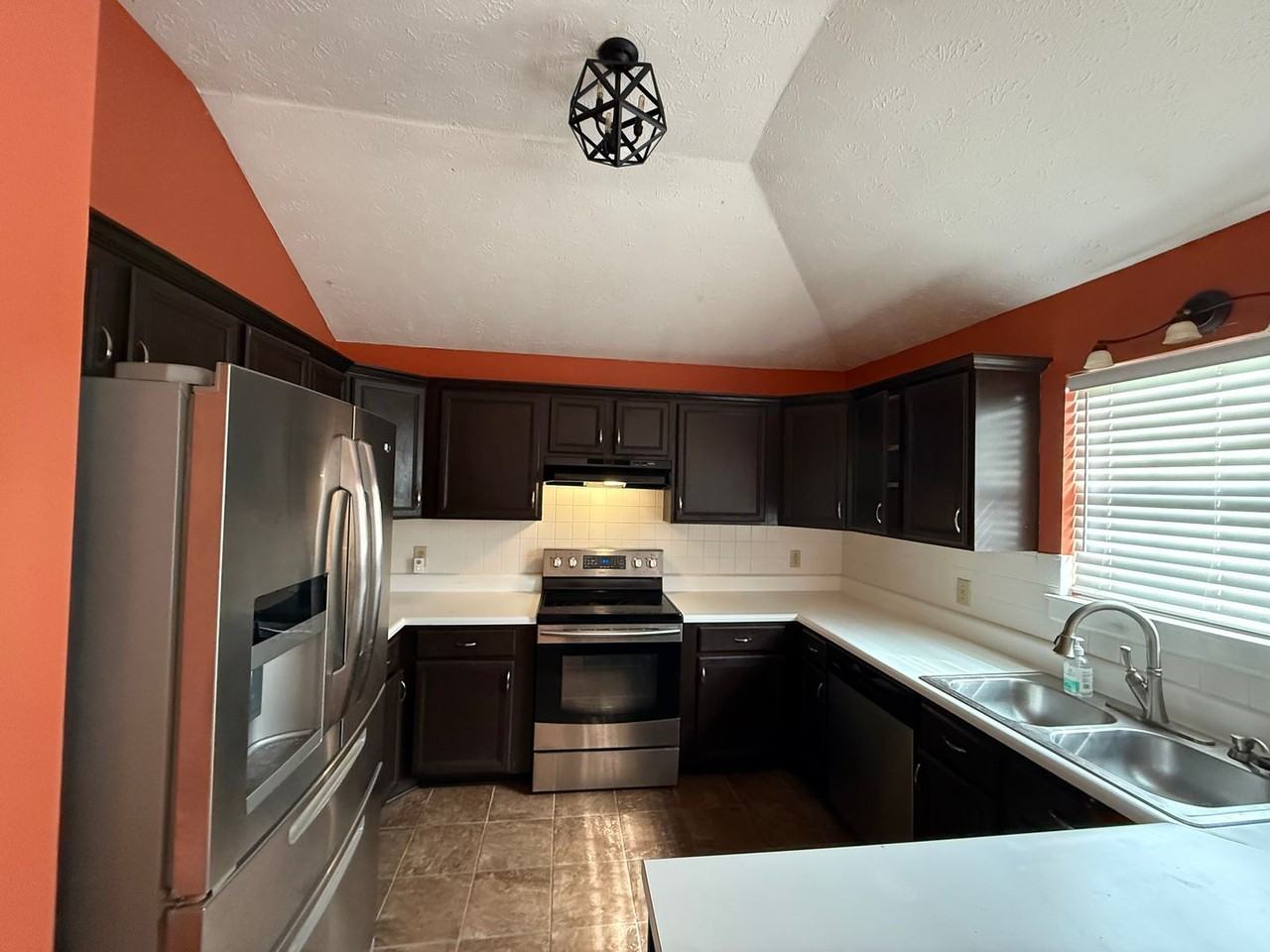 409 Britt Ln - Photo 7 of 22