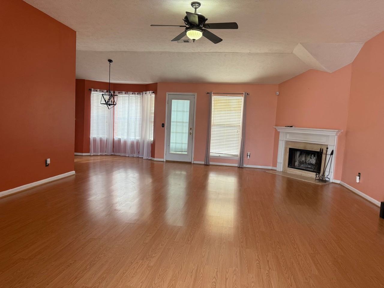 409 Britt Ln - Photo 6 of 22