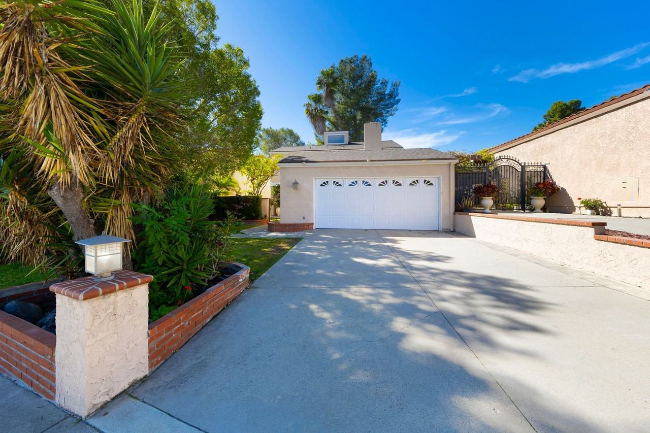 24751 Daphne W - Photo 2 of 30