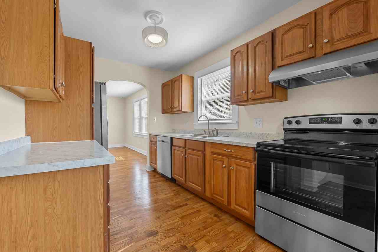 131 S Bast St - Photo 7 of 23