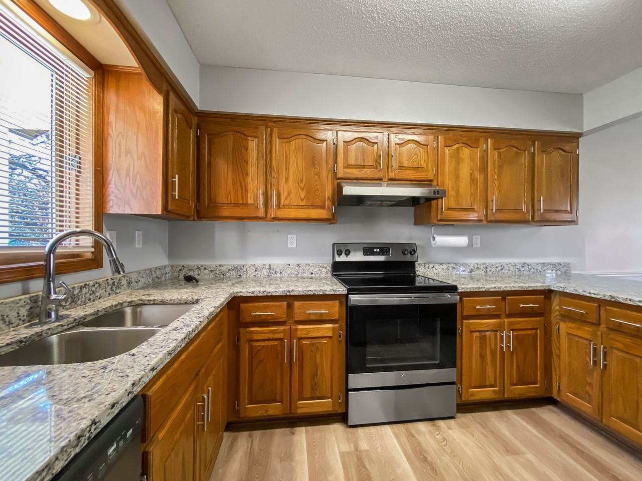 2014 Ne Concord St - Photo 3 of 16