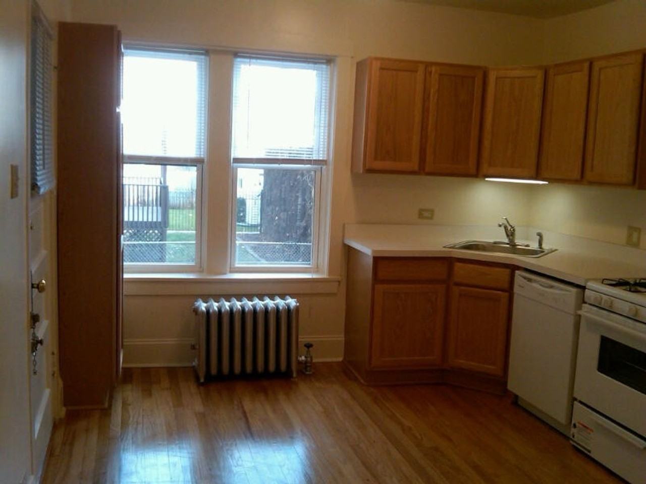 4311 N Francisco Ave - Photo 3 of 11