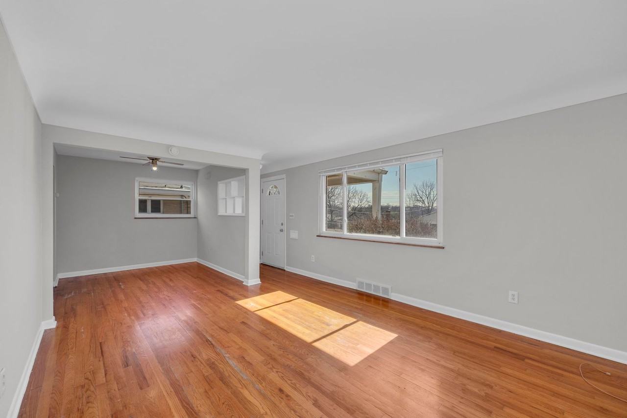 3672 Twinview Dr - Photo 4 of 30