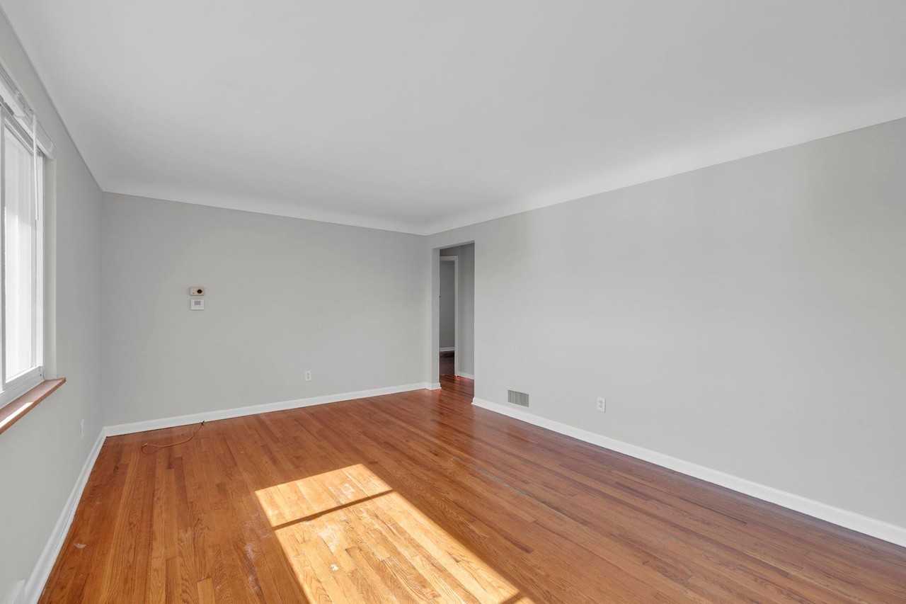 3672 Twinview Dr - Photo 5 of 30