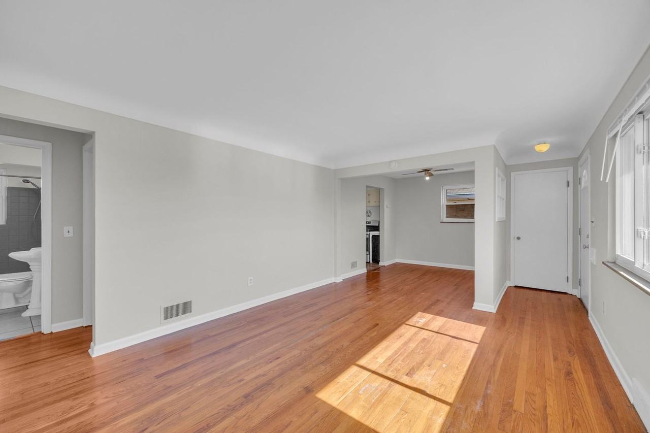 3672 Twinview Dr - Photo 6 of 30