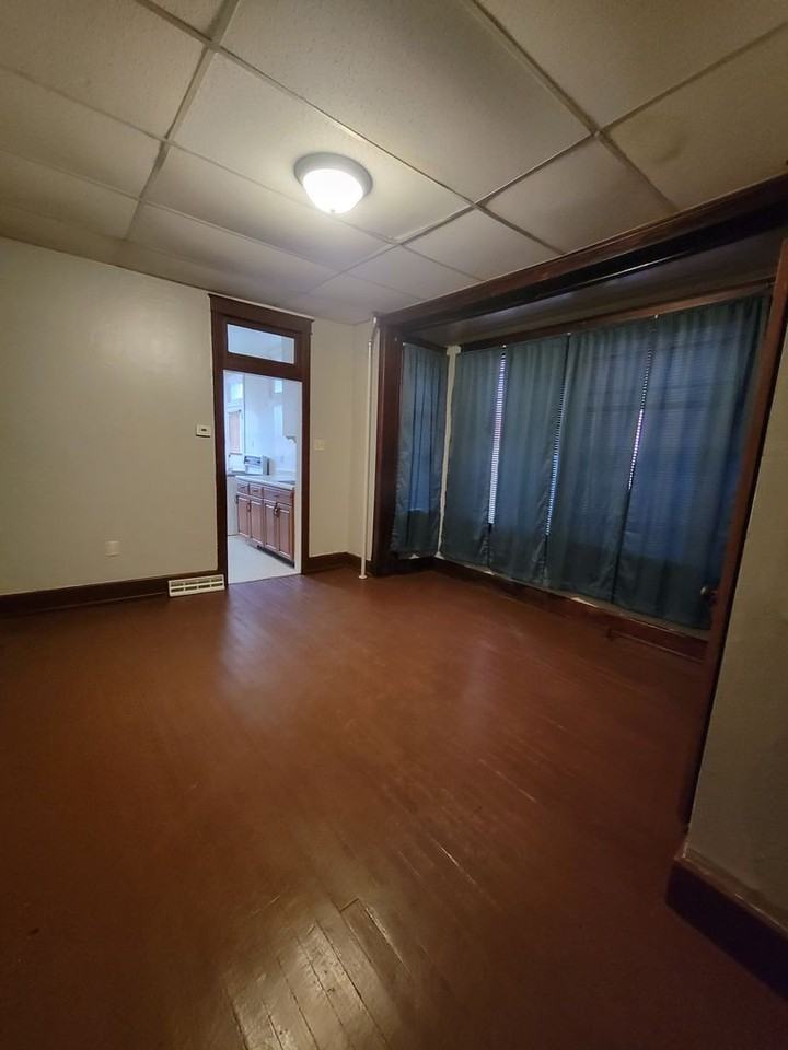 562 Atlantic Ave - Photo 4 of 10