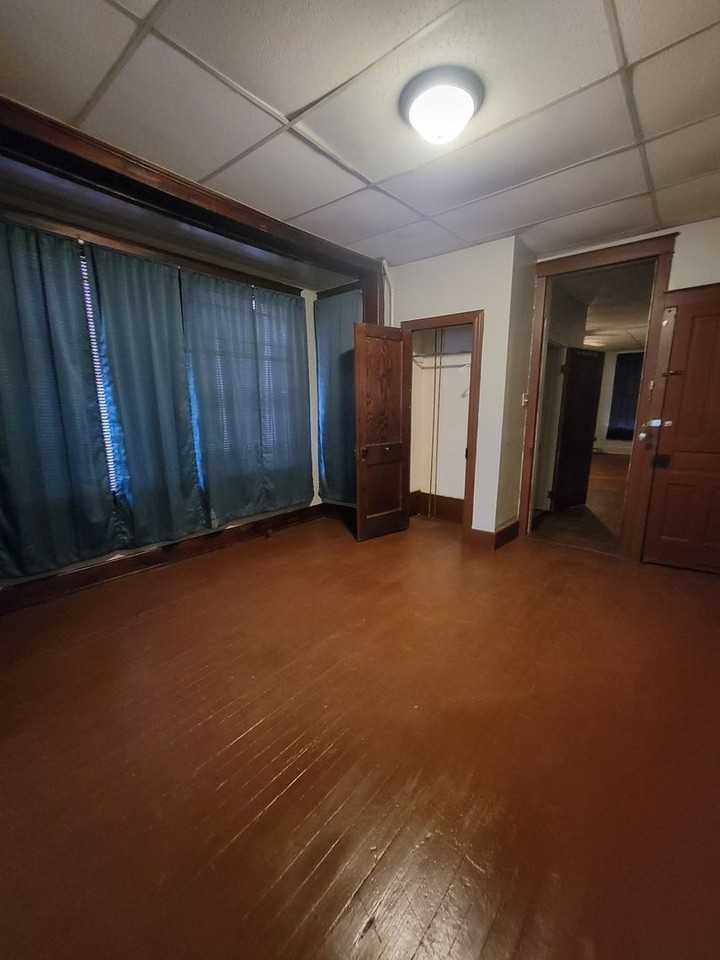 562 Atlantic Ave - Photo 5 of 10