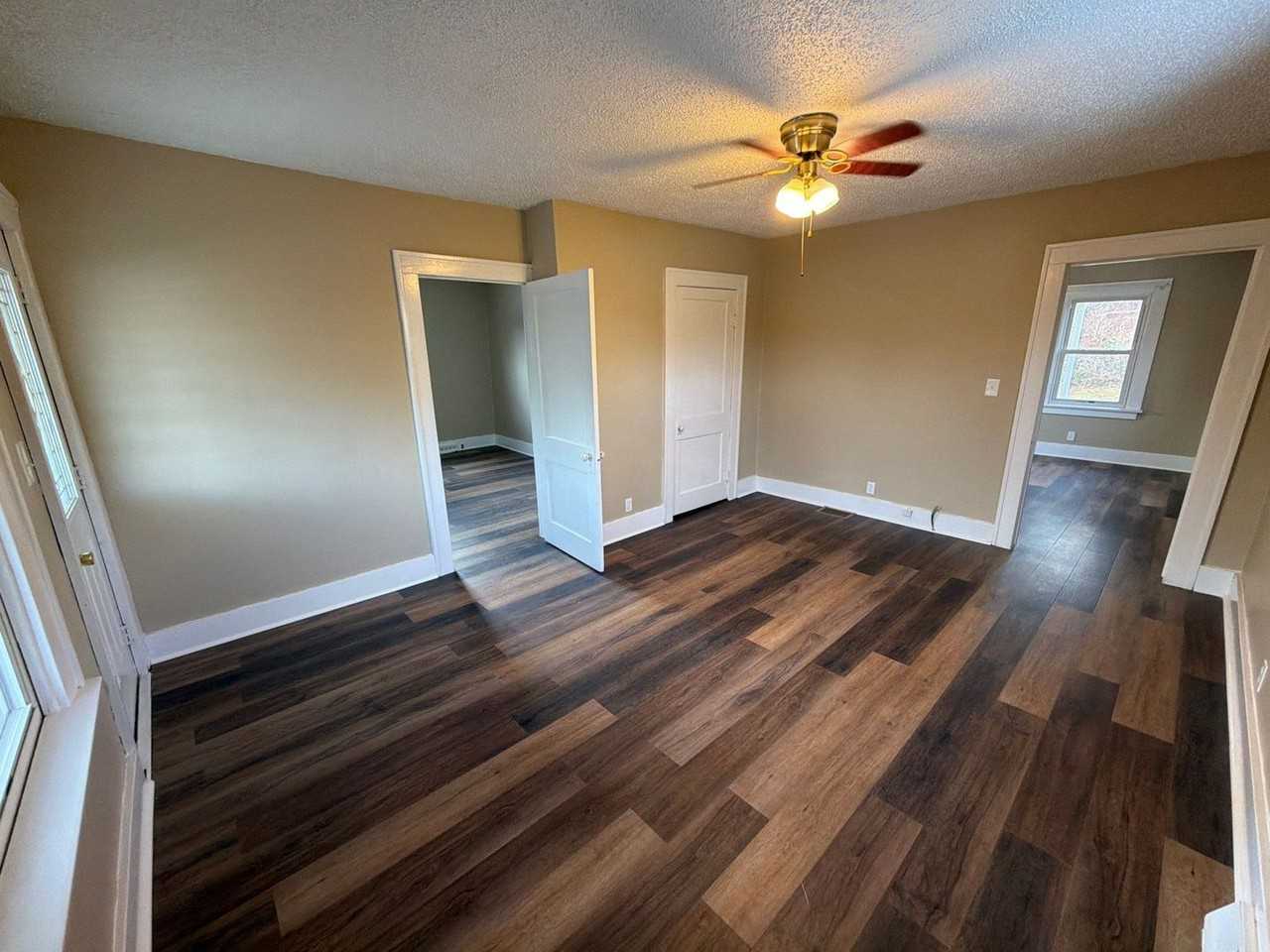 146 Clara St - Photo 4 of 15