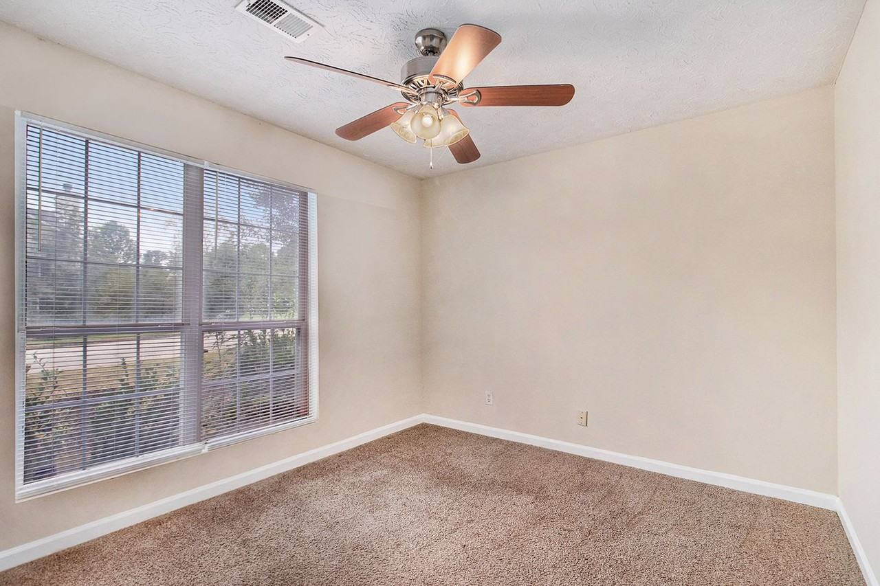 4474 Thornwood Cres - Photo 5 of 19