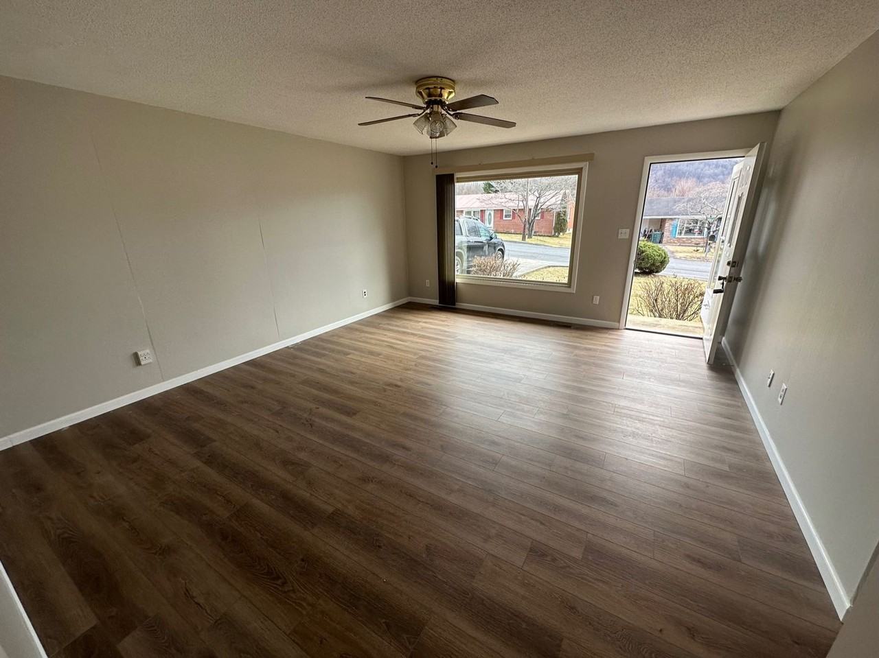 509 Bingham St - Photo 5 of 9