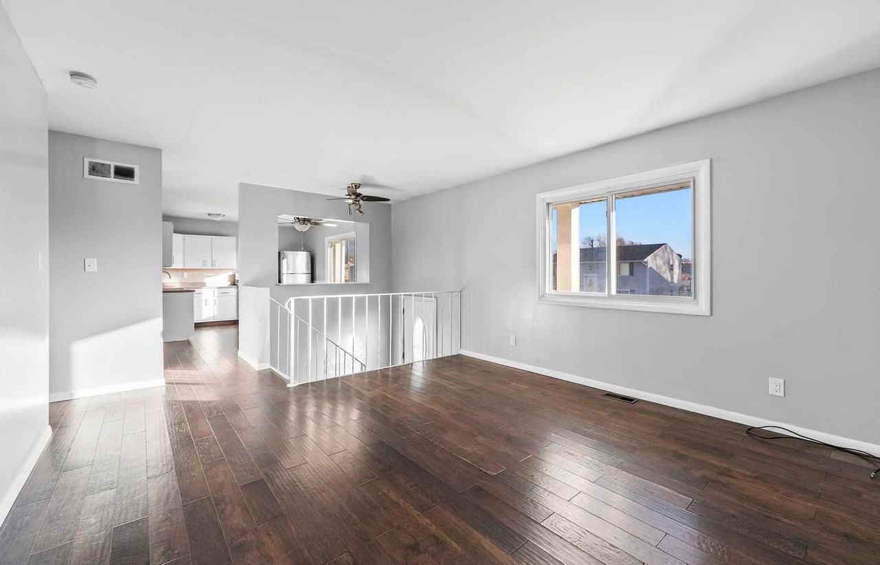 5005 44th Ave - Photo 2 of 23