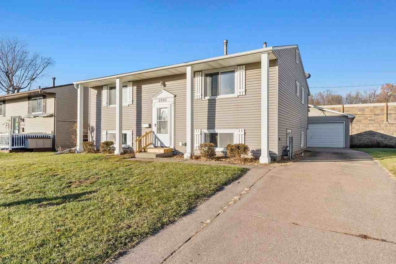 5005 44th Ave - Photo 3 of 23