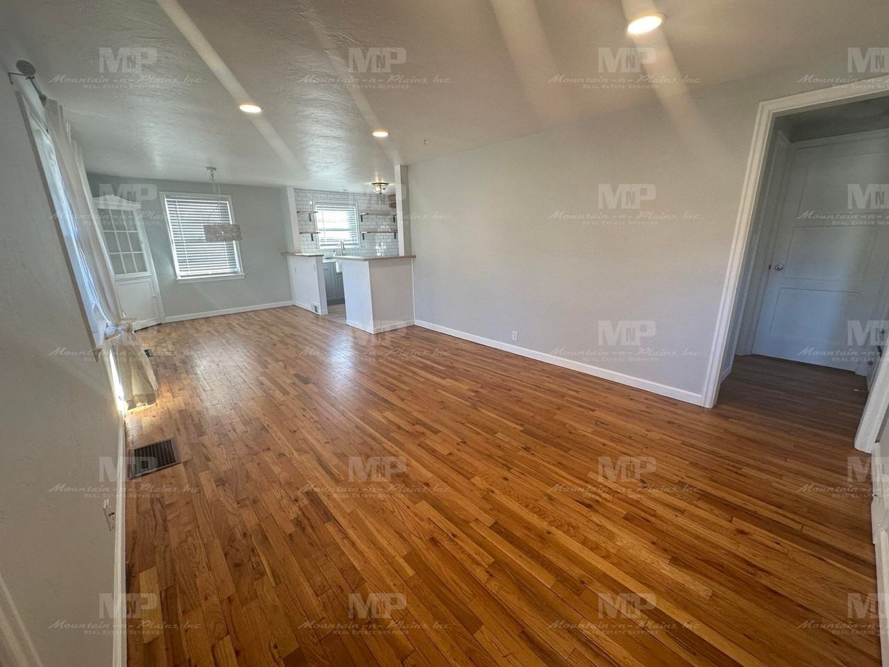 607 S Grant Ave - Photo 2 of 19