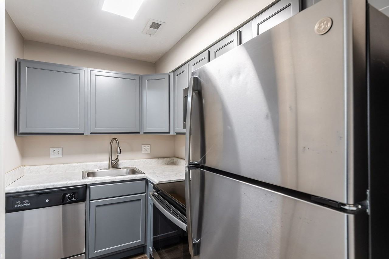 605 Hanna Ave Apartments - Photo 3 of 29