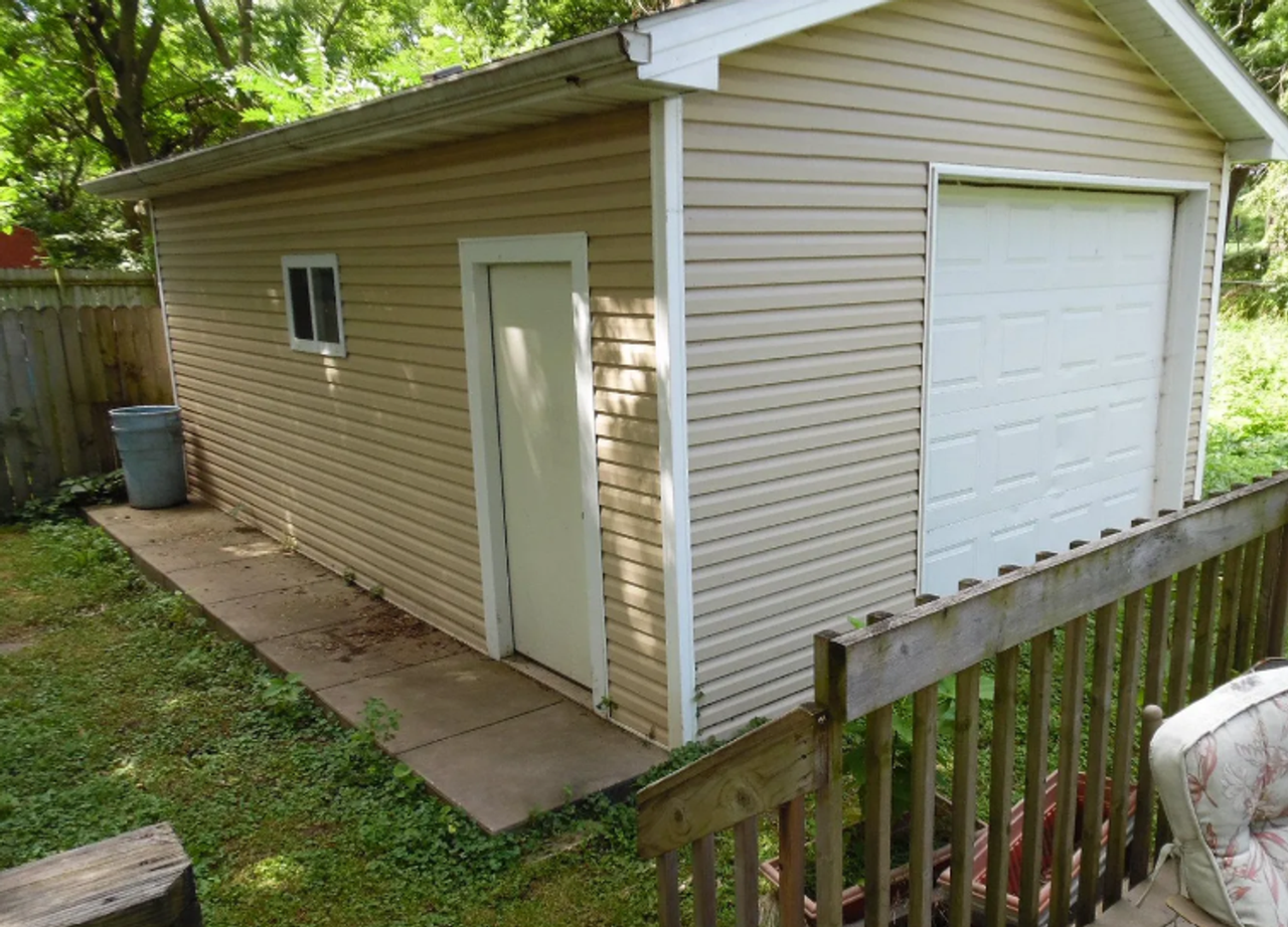 1513 Dean Ave - Photo 3 of 4