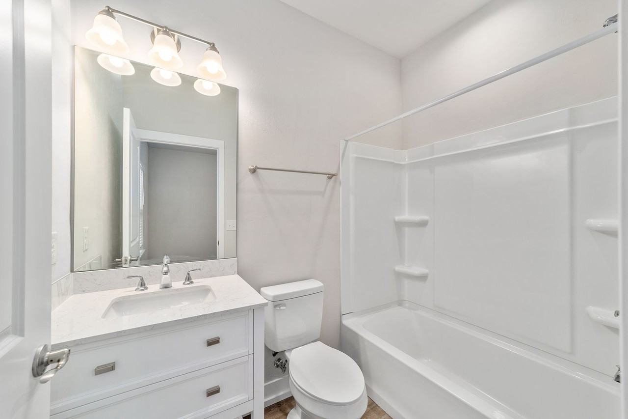 1456 Nw 6th Pl - Photo 3 of 5