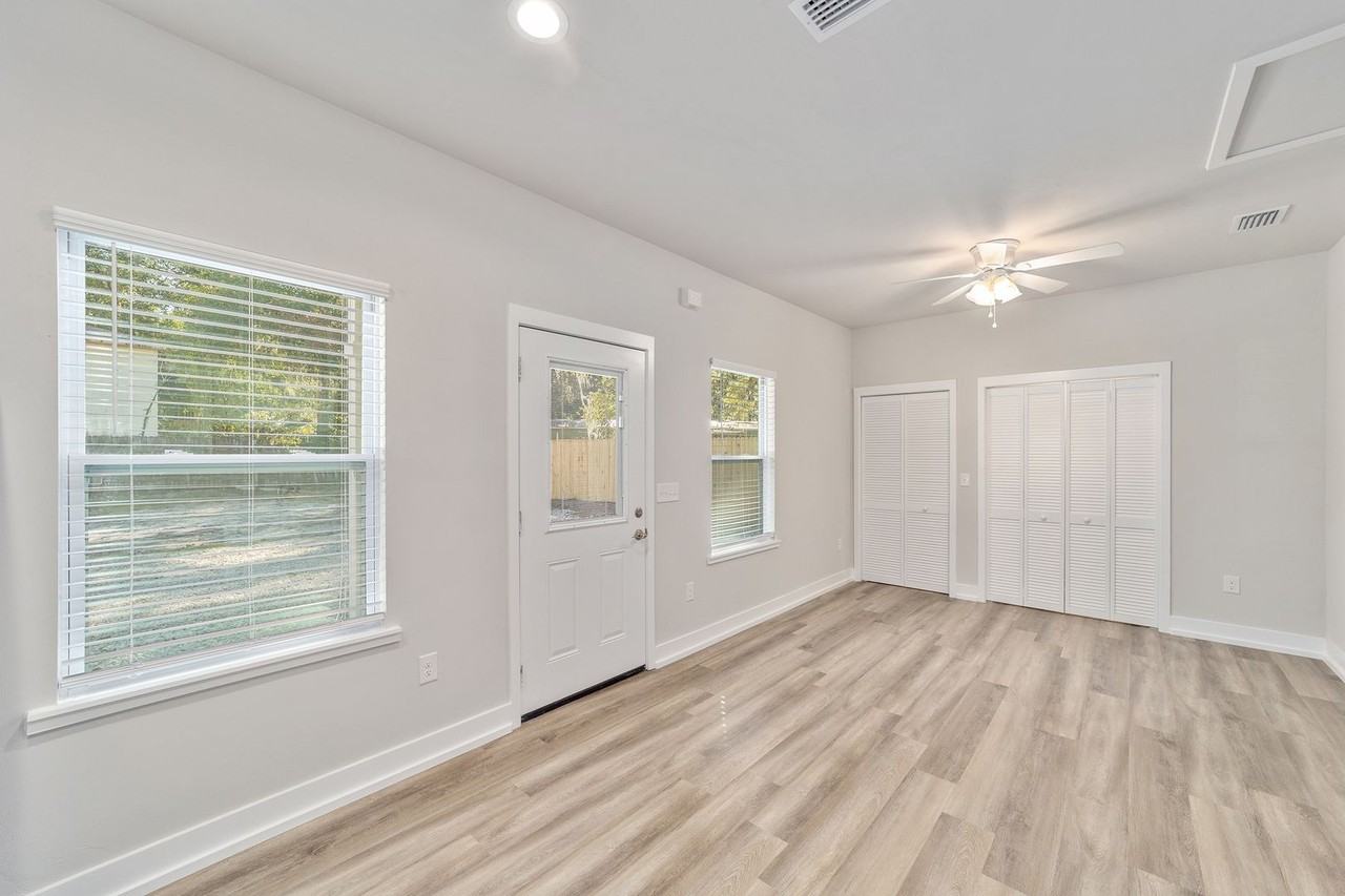 1456 Nw 6th Pl - Photo 4 of 5