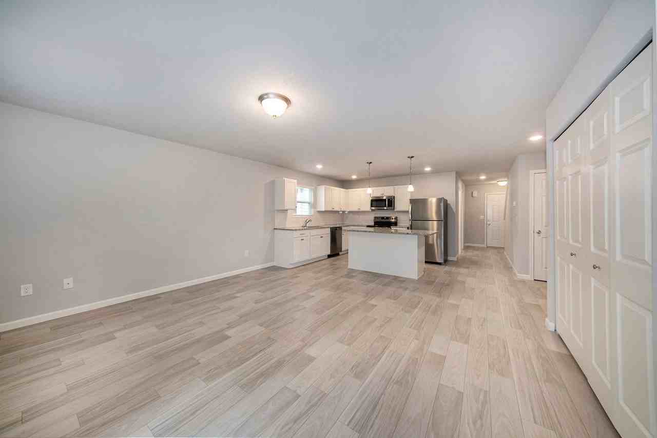 930 Maple Ave - Photo 4 of 19