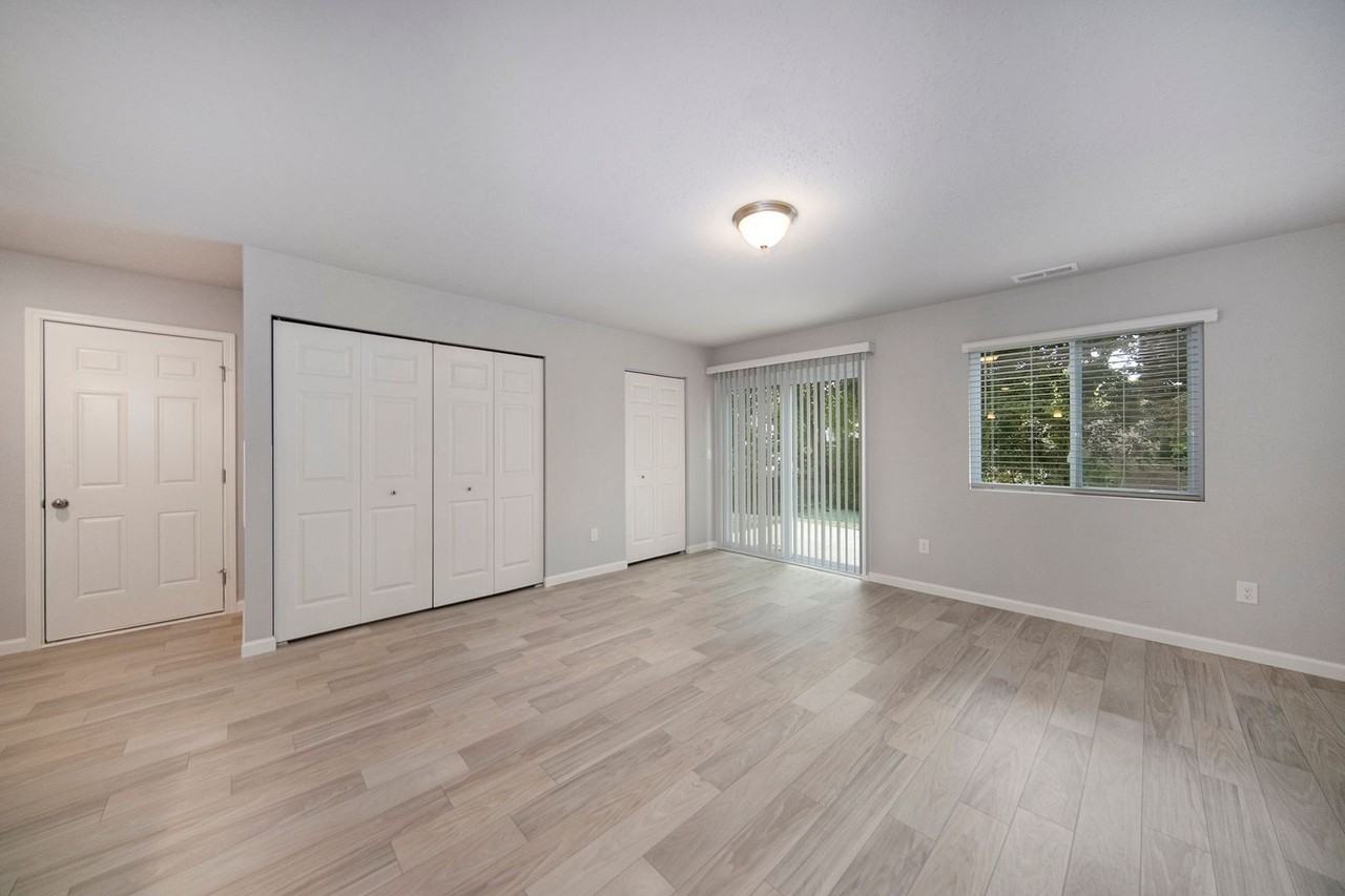 930 Maple Ave - Photo 5 of 19