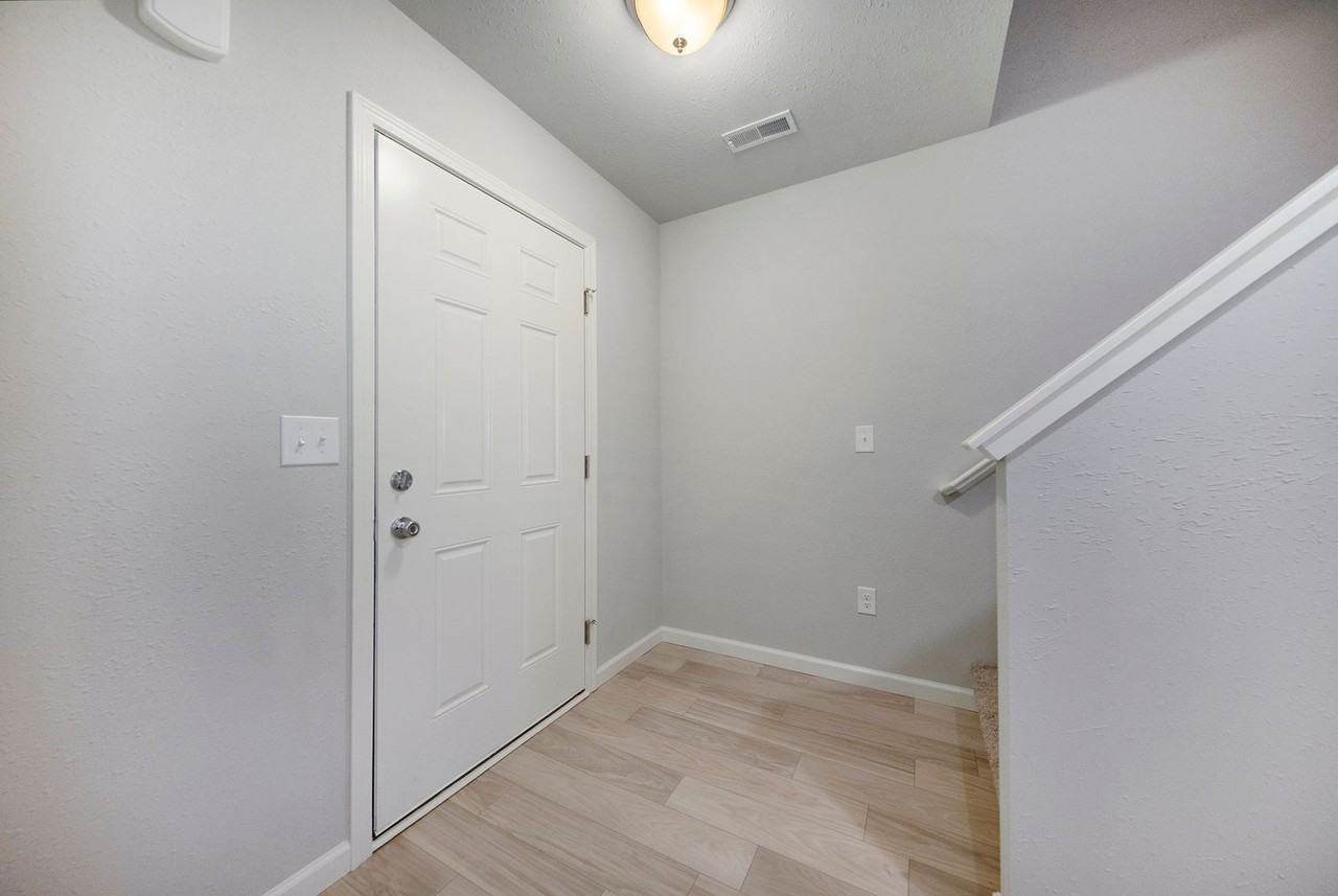 930 Maple Ave - Photo 6 of 19