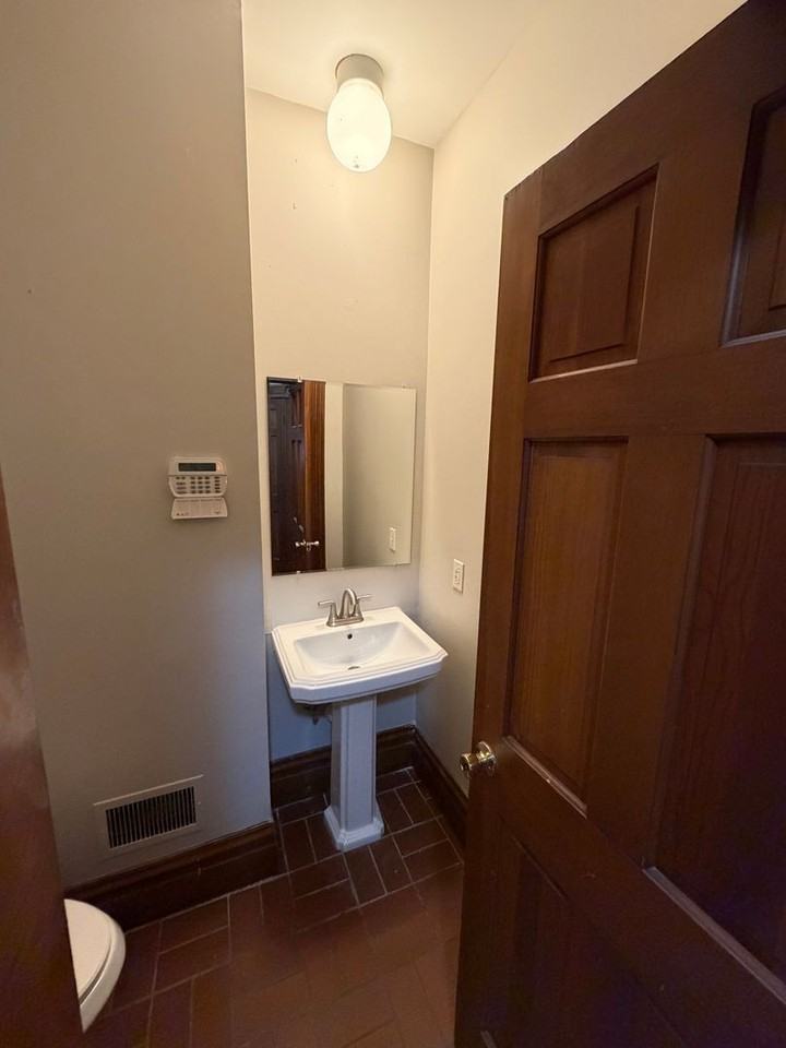 3240 Geyer Ave - Photo 5 of 11