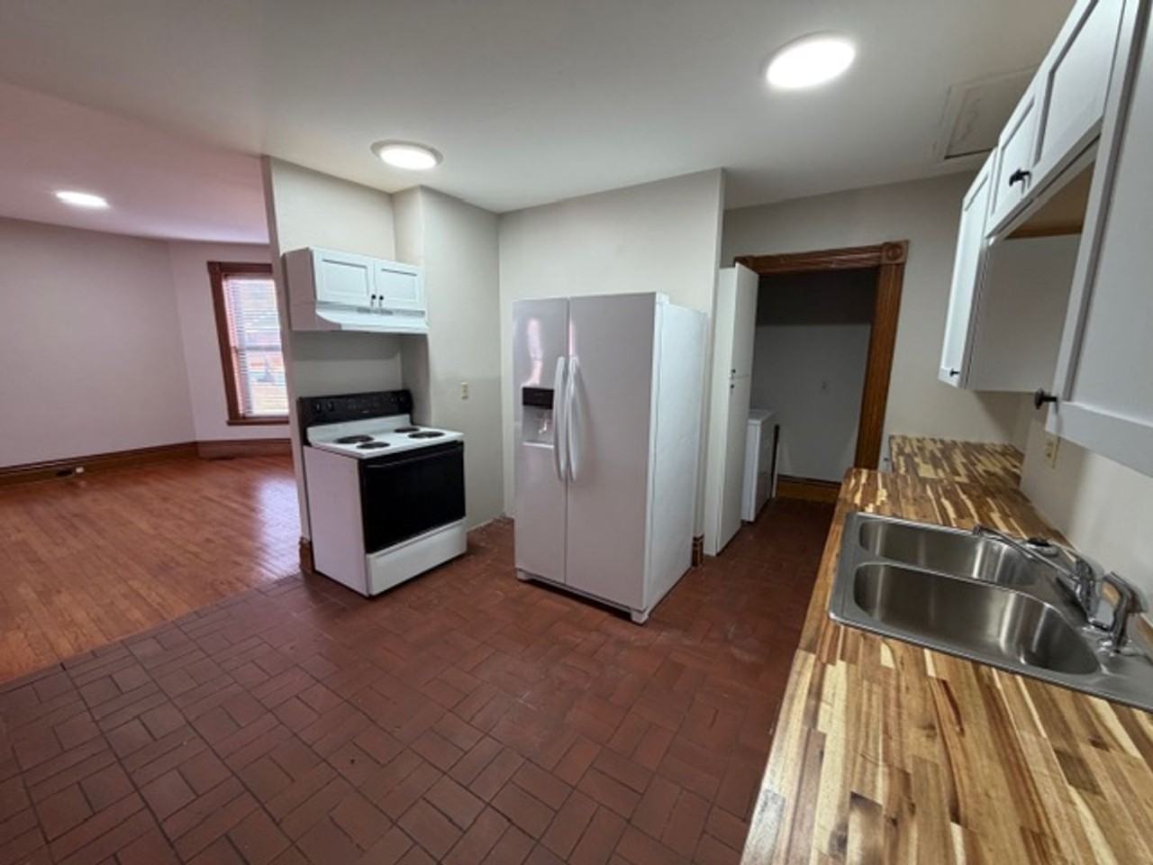 3240 Geyer Ave - Photo 6 of 11