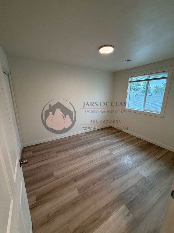 4393 Dover Ave Ne - Photo 3 of 8