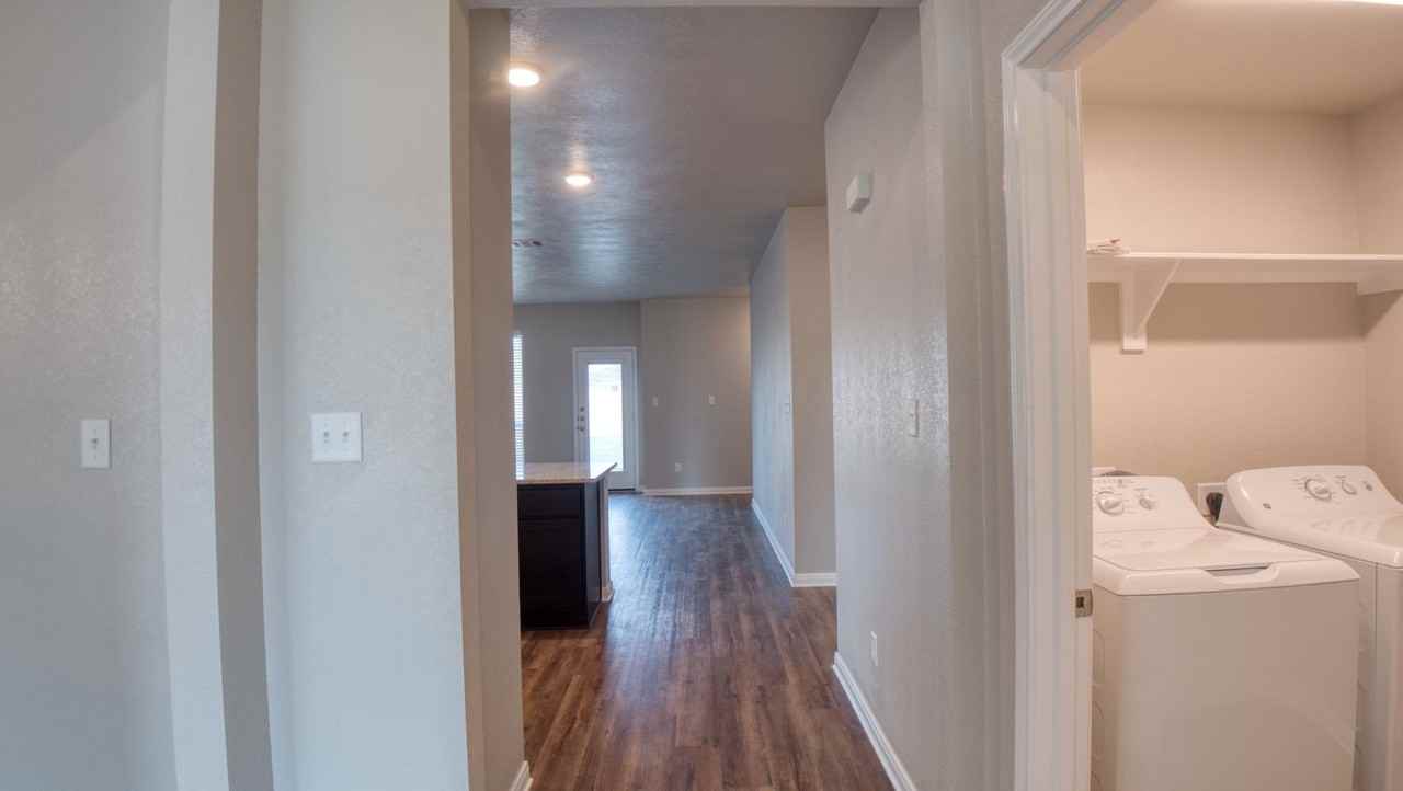 2202 John Ross Ct - Photo 4 of 16