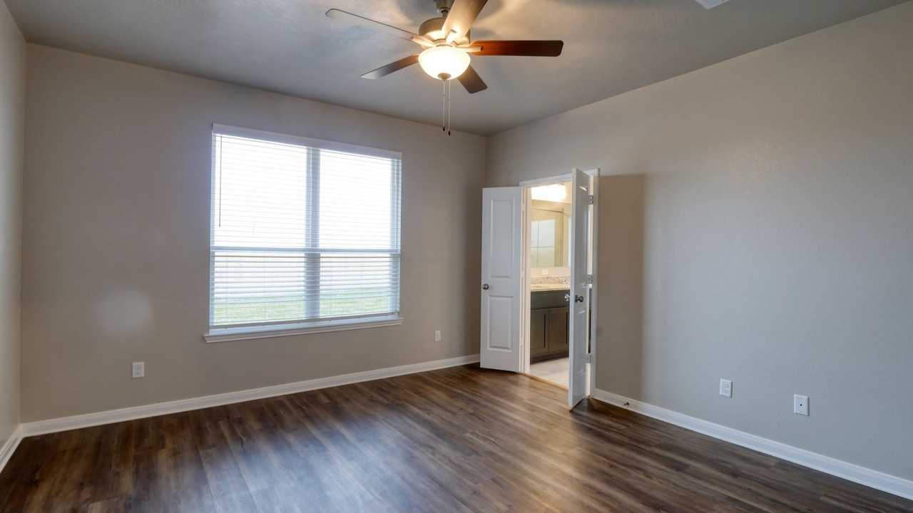 2218 John Ross Ct - Photo 7 of 21