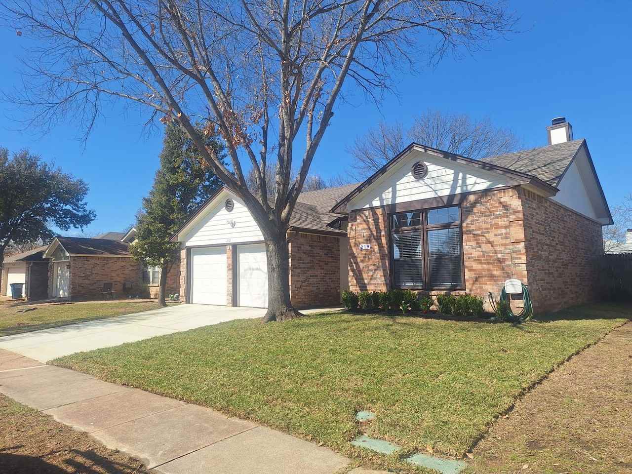 219 Rodeo Dr - Photo 2 of 22