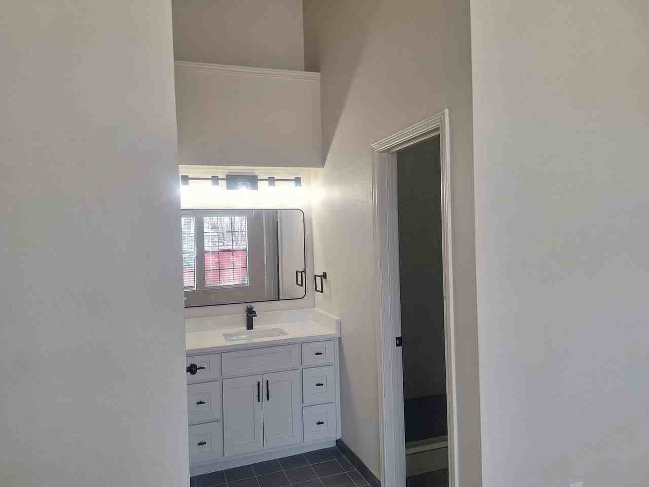 219 Rodeo Dr - Photo 6 of 22