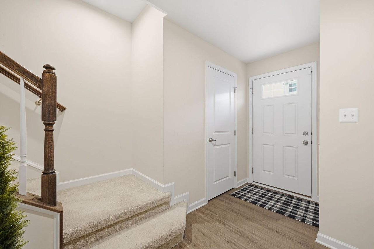 8719 Stevenson Ln - Photo 3 of 27