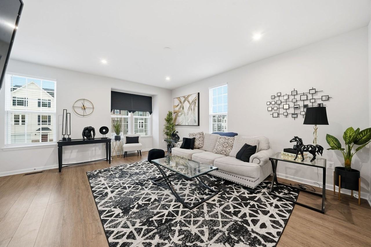 8719 Stevenson Ln - Photo 5 of 27