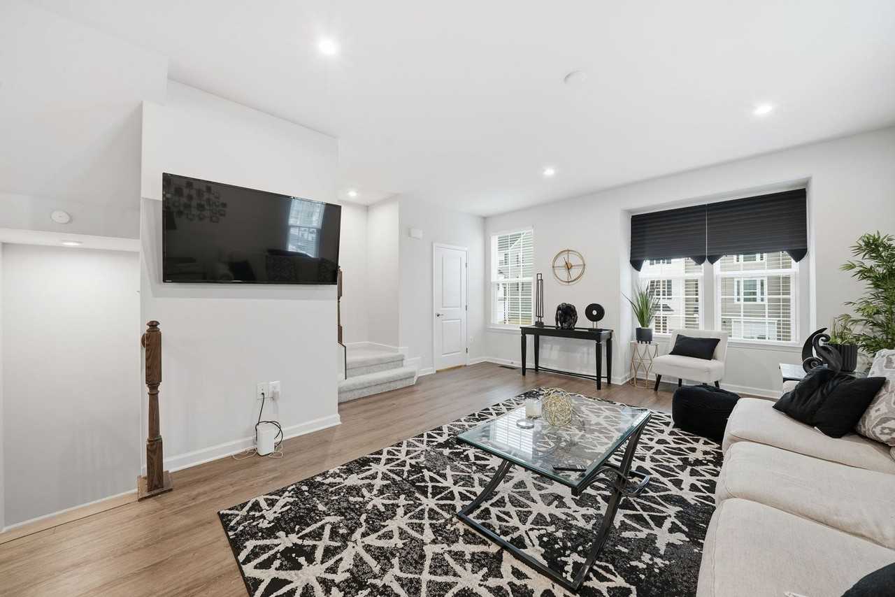 8719 Stevenson Ln - Photo 6 of 27