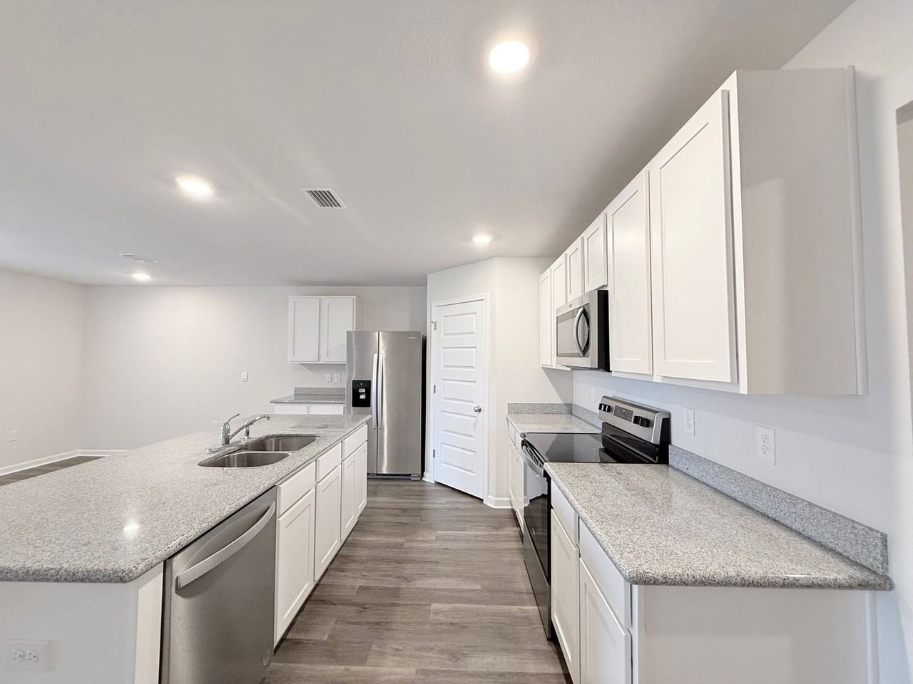 8669 Pathstone Blvd - Photo 5 of 16