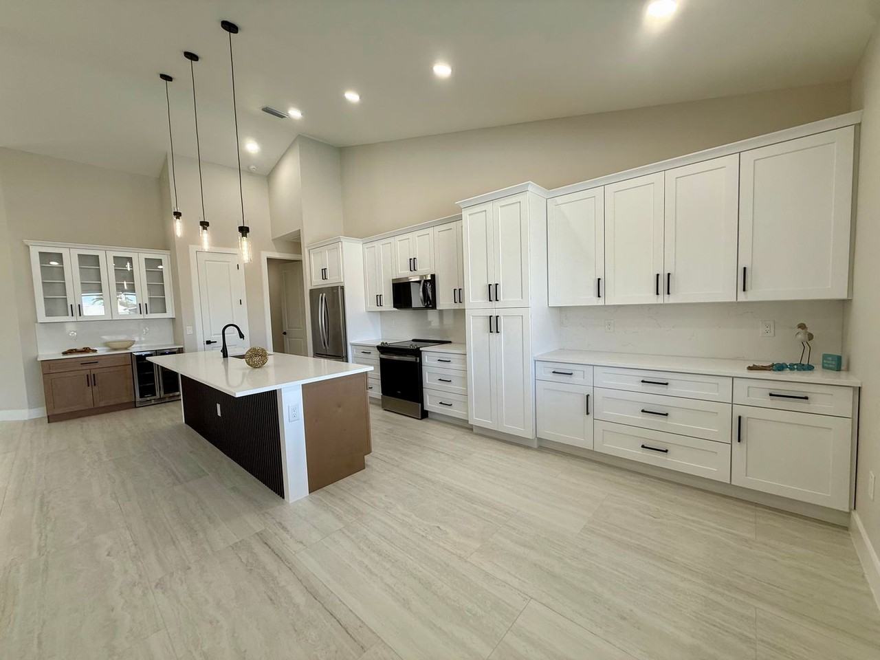 106 Ne 8th Pl - Photo 7 of 38