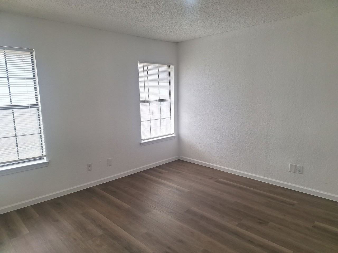 918 Prairie Ave - Photo 7 of 23