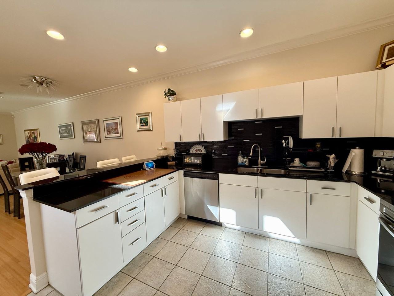 281 Valencia Cir - Photo 4 of 45