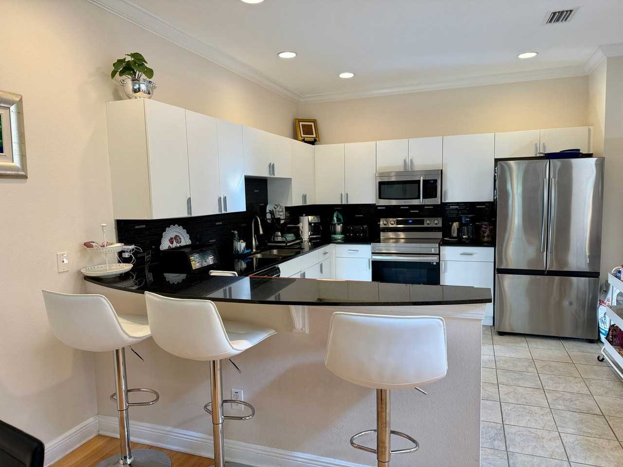 281 Valencia Cir - Photo 7 of 45